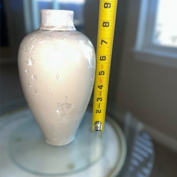 Ray West Ginkgo Crystalline Vase – Signed 1991 Cream Vase - Picture 5 of 9